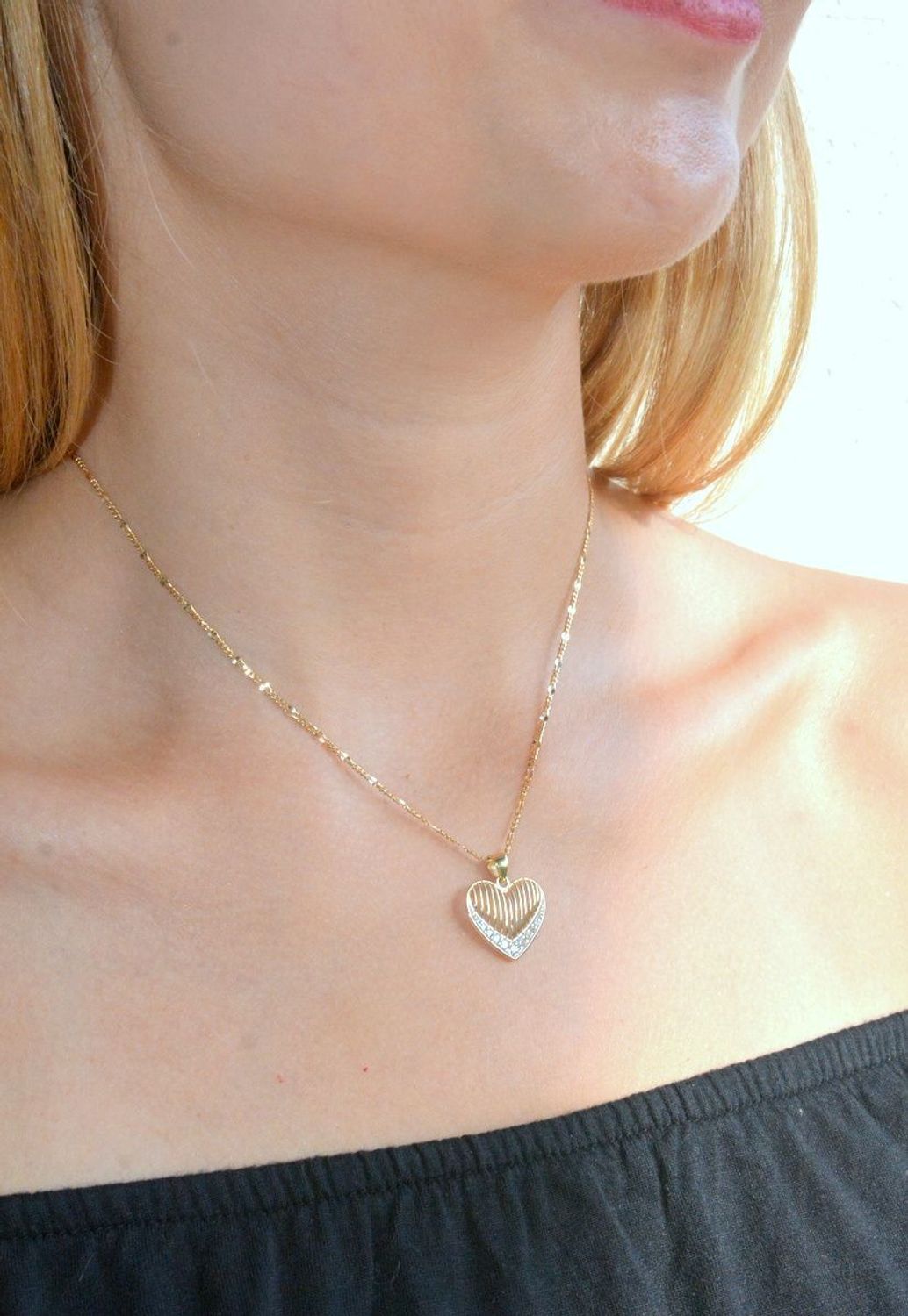 Złota zawieszka 375 serduszko z cyrkoniami ZA 7012 375. Złota zawieszka damska. Złota zawieszka serce próby 375. Złota zawieszka damska z cyrkoniami. Wisiorek serce z cyrkoniami. Złota zawieszka na prezent..jpg